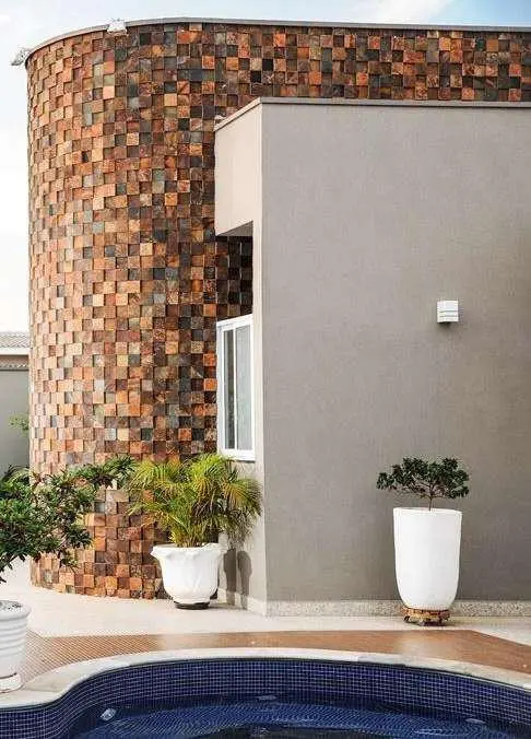 Fachada em rockface multicolor