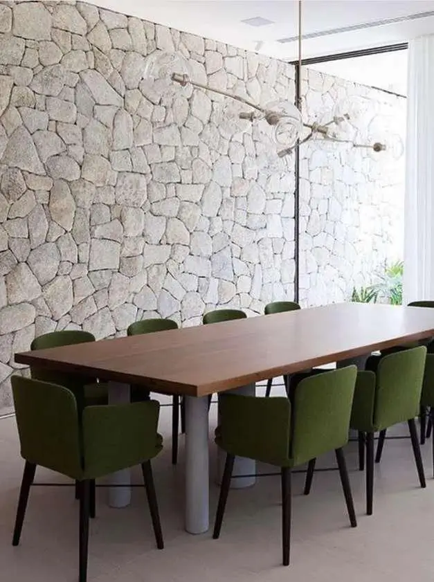 Área gourmet com revestimento em pedra
